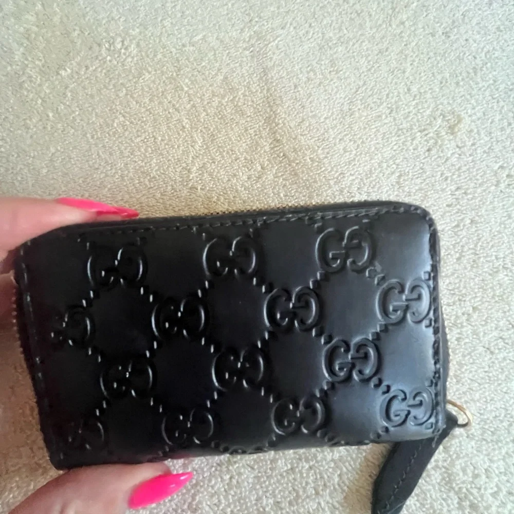 Black Gucci purse and matching gucci wallet used only a handful of times! - Picture 3 of 16